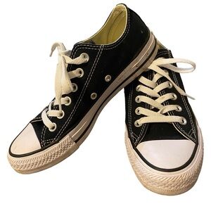 EUC Classic Converse All Stars Chuck Taylor’s